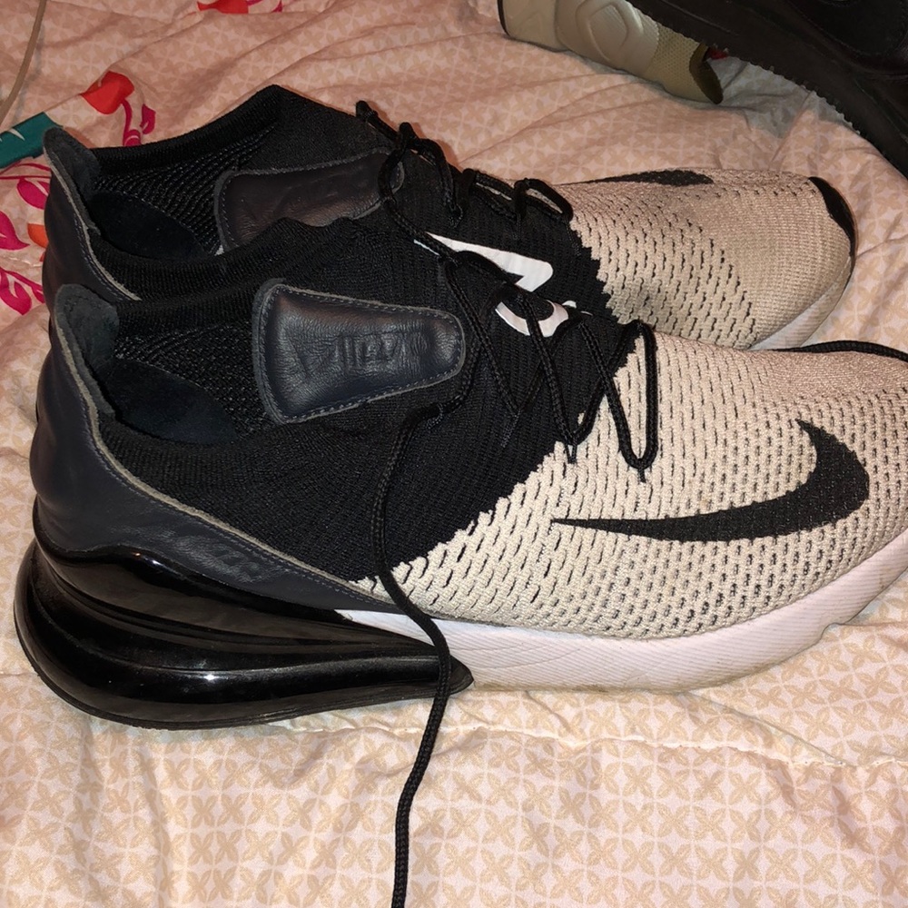 Black and white Nike’s - Picture 2 of 3
